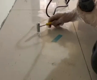 黄石市瓷砖开裂维修公司专业分享瓷砖在铺贴前如果没有沥干水分，将会导致以下问题